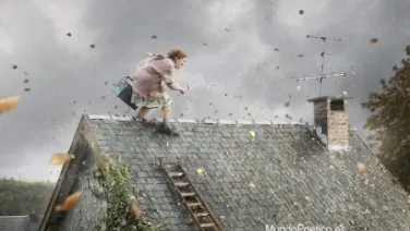 Hombre que mira el techo