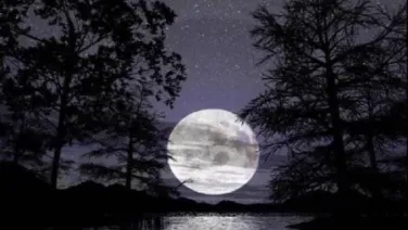 La Luna Asoma